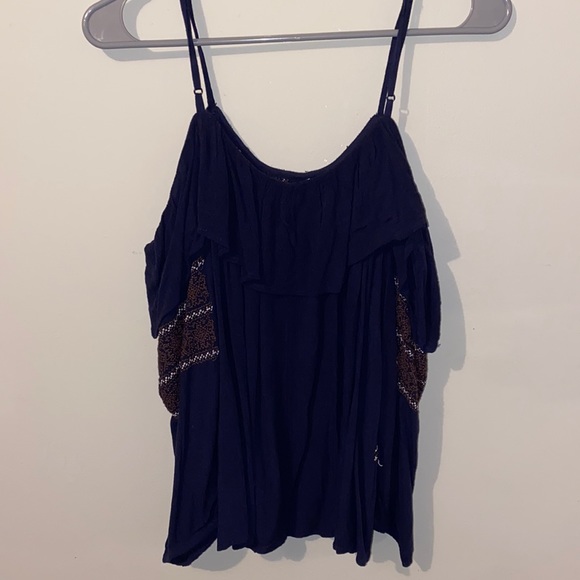 American Eagle off the shoulder shirt - Picture 2 of 3